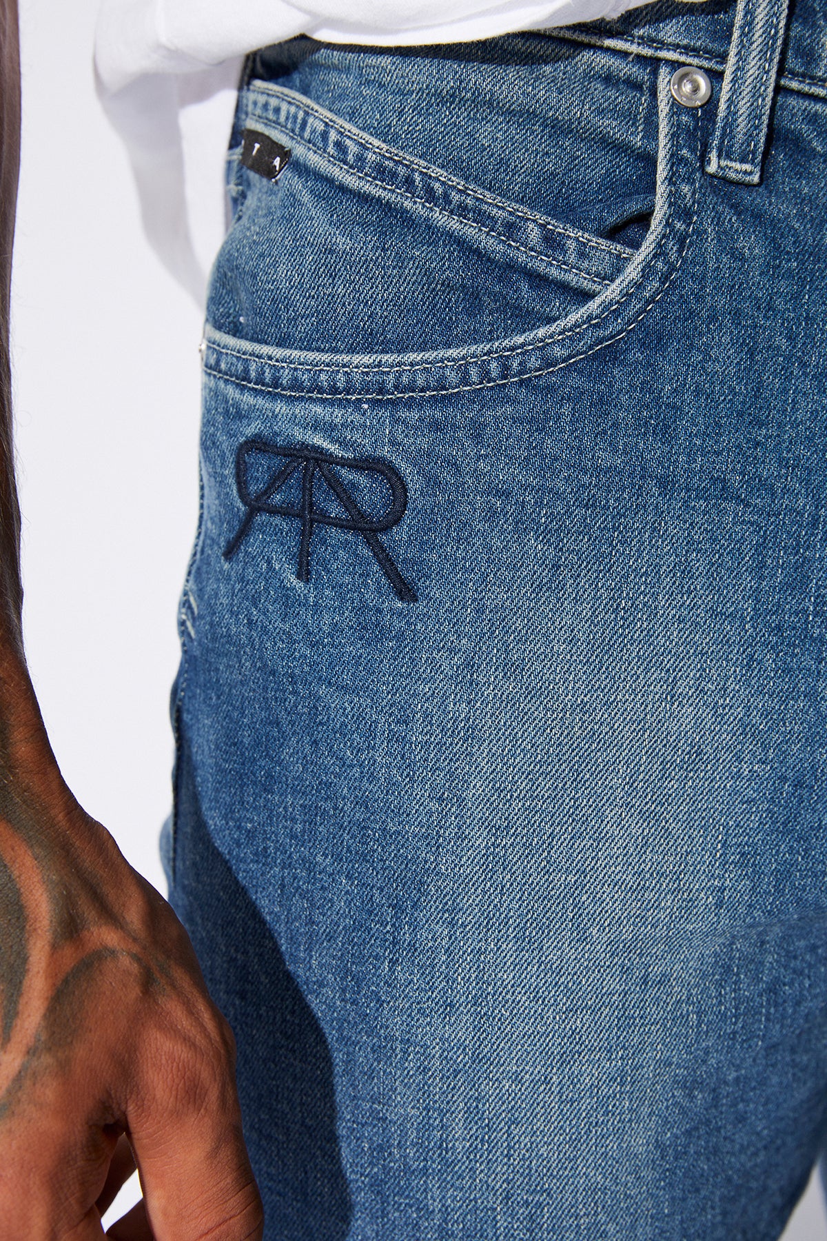 SLIM FIT JEAN | MEDIUM BLUE LOGO