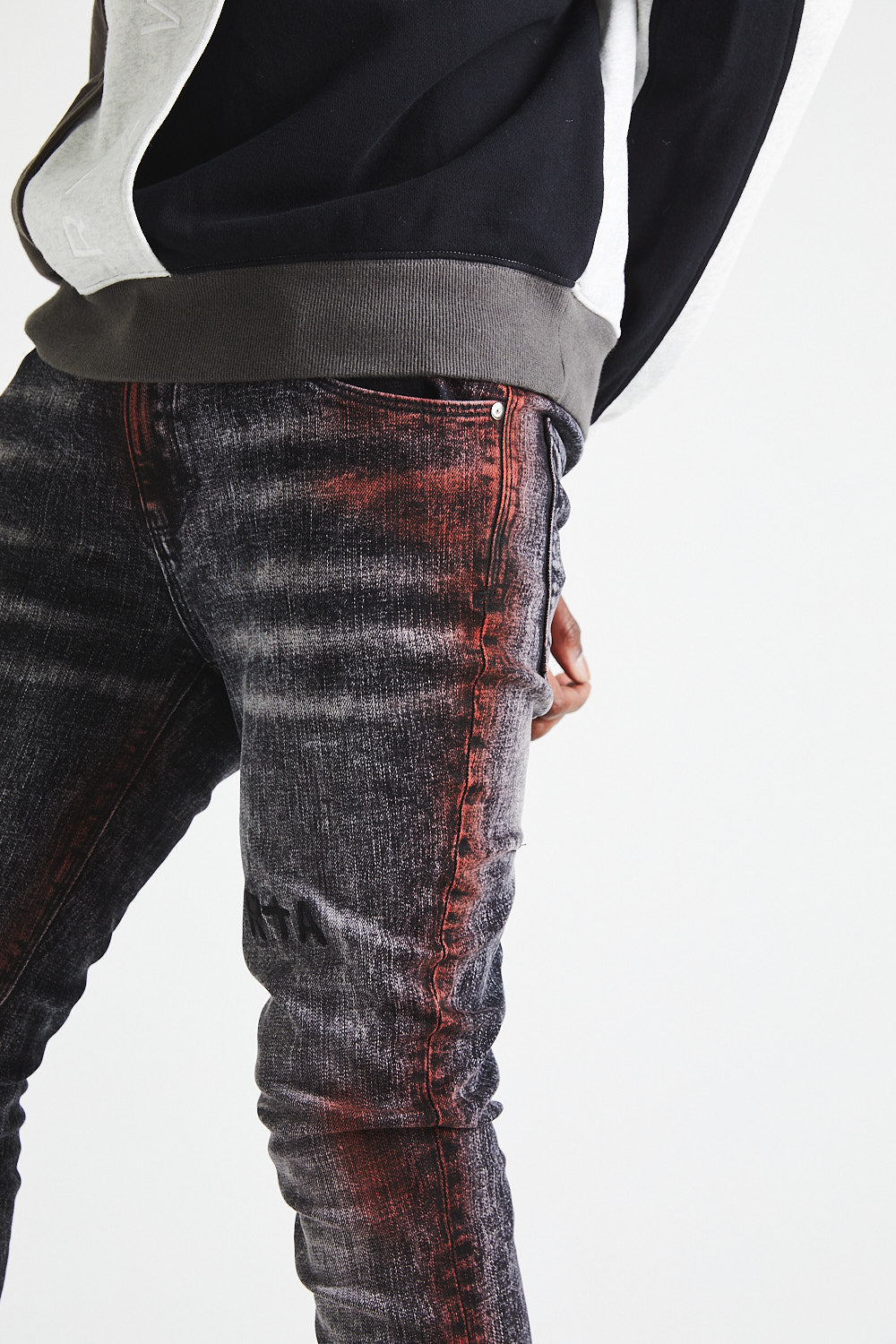 CLAYTON | CHARCOAL ACID WASH RED