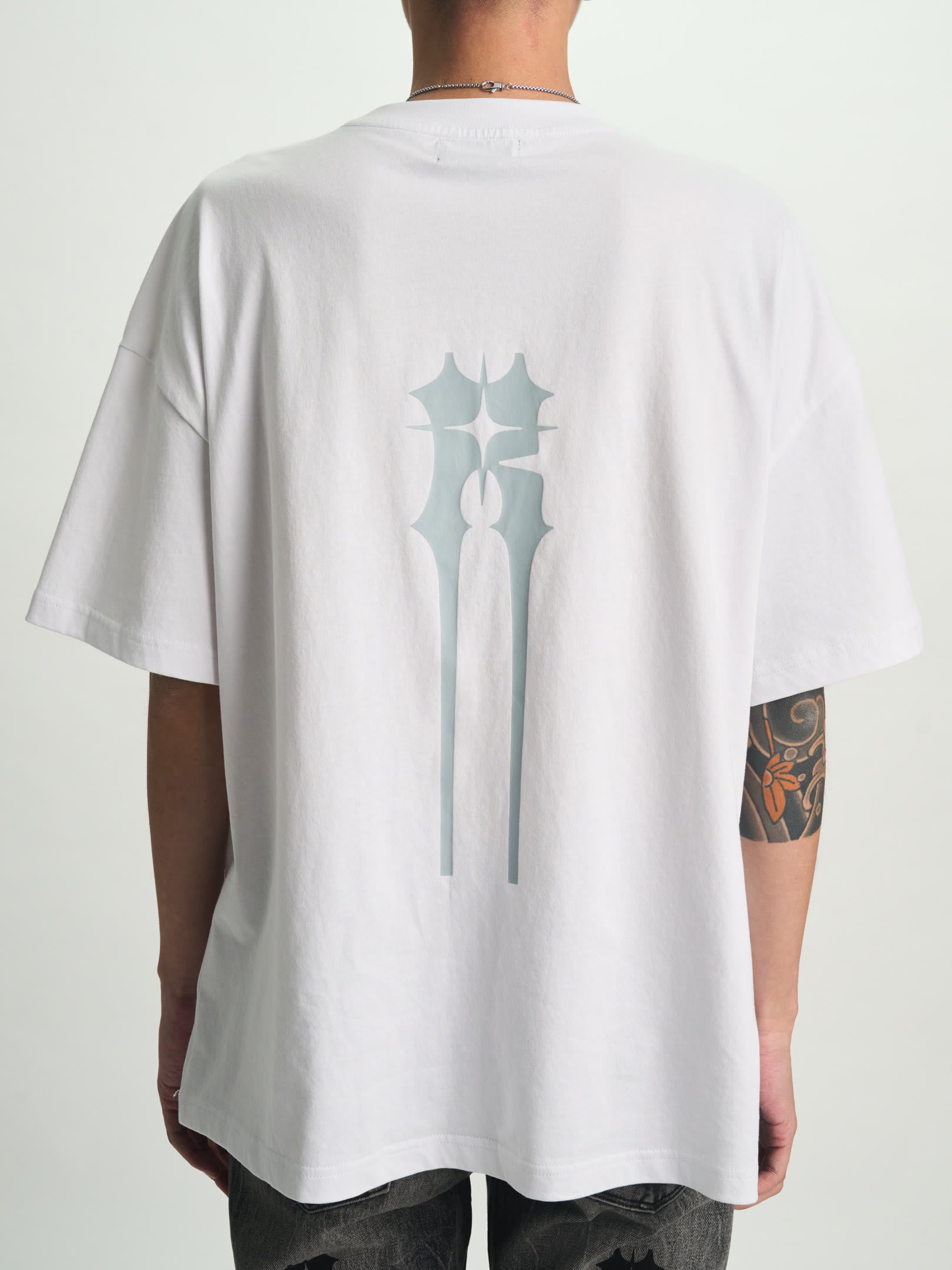 BASTIEN POCKET TEE | WHITE SPIKED R