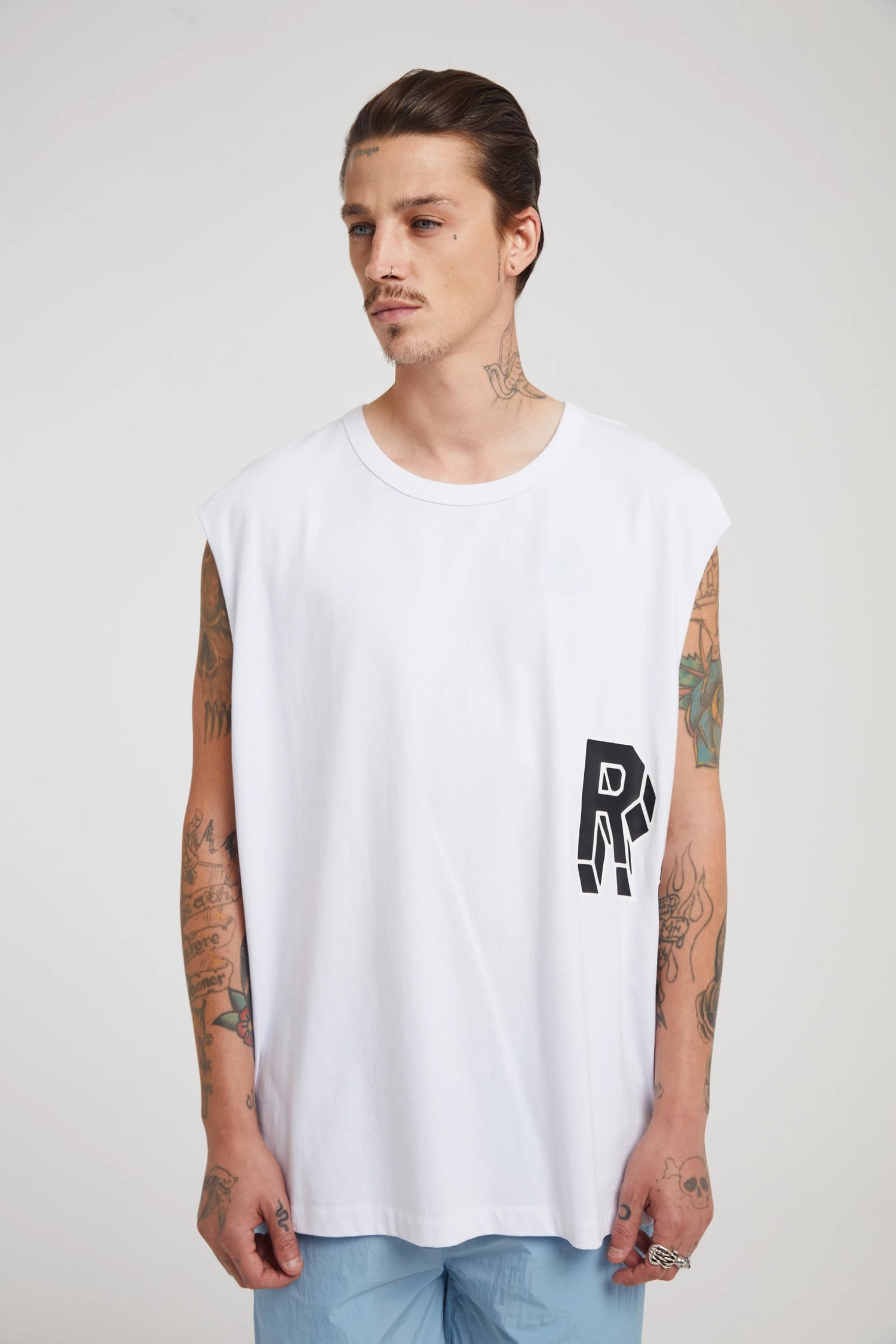 MUSCLE TEE | WHITE COLLEGIATE