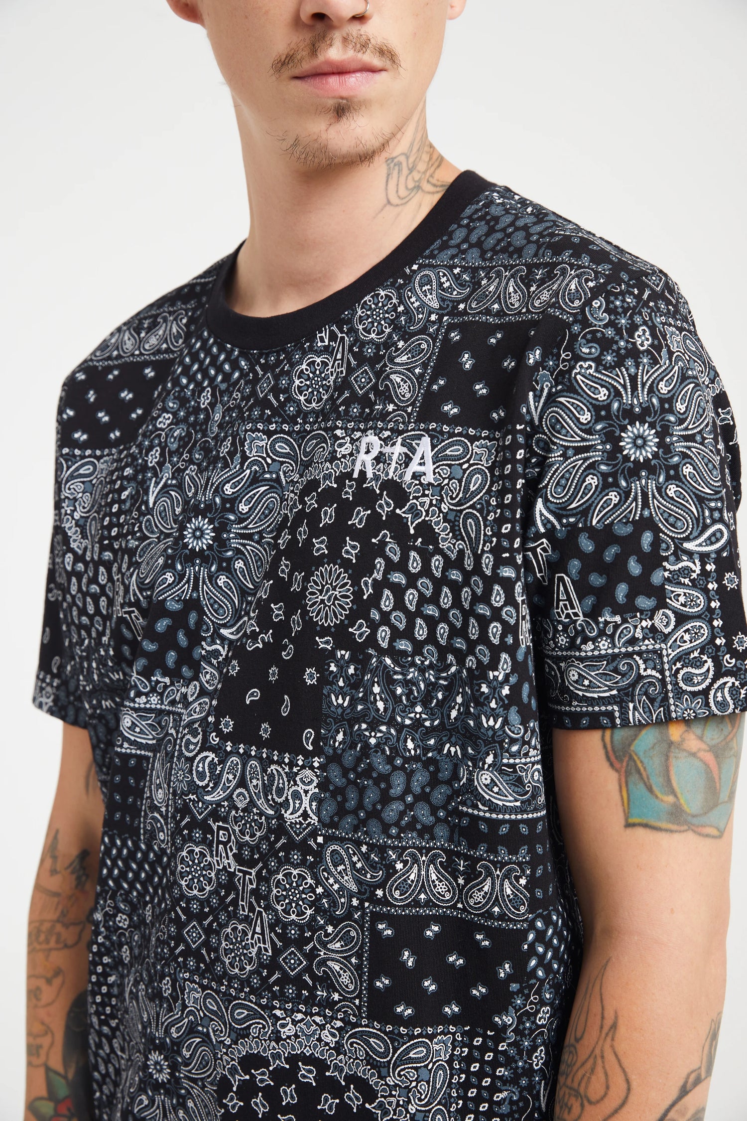 LIAM TEE | BLACK RTA BANDANA