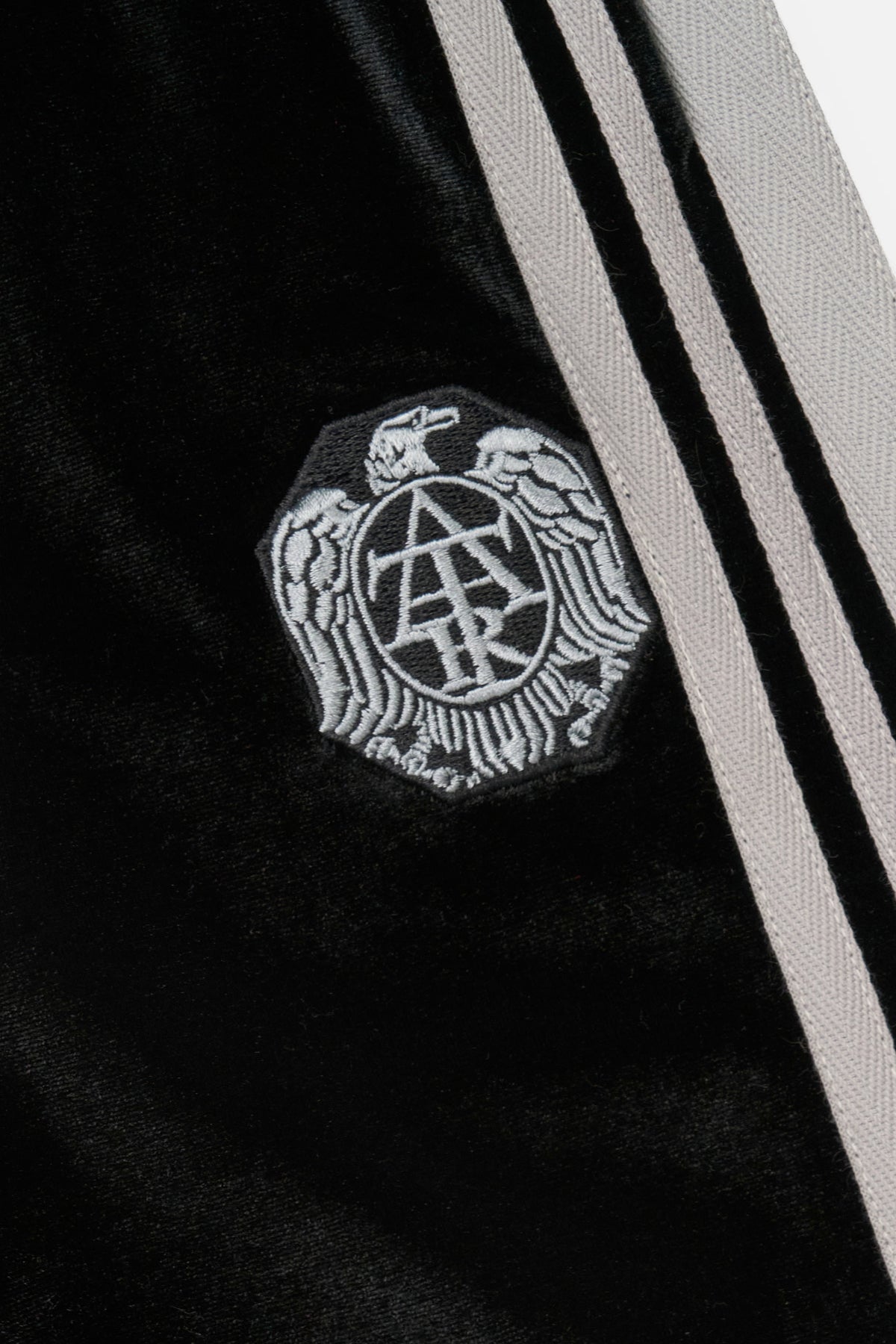 RTA Signature Crest Embroidery Detail on Black Kids Streetwear Sweatpants | RTA