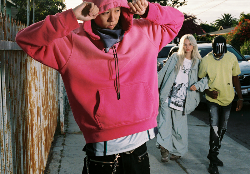 HOODIES & SWEATSHIRTS