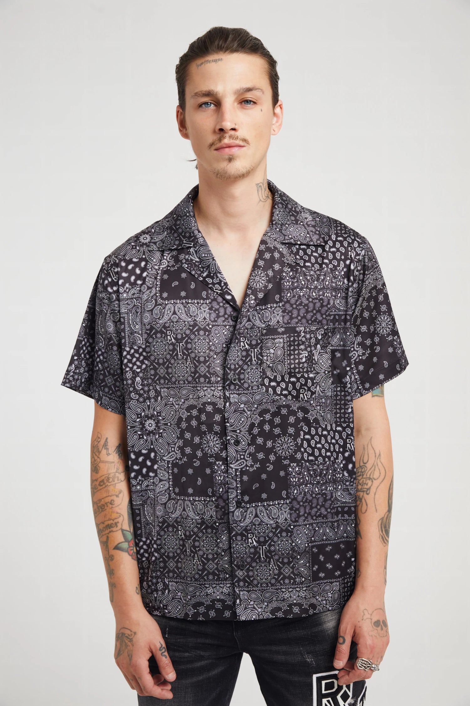 GEORGE SHORT SLEEVE SHIRT BLACK WHITE RTA BANDANA