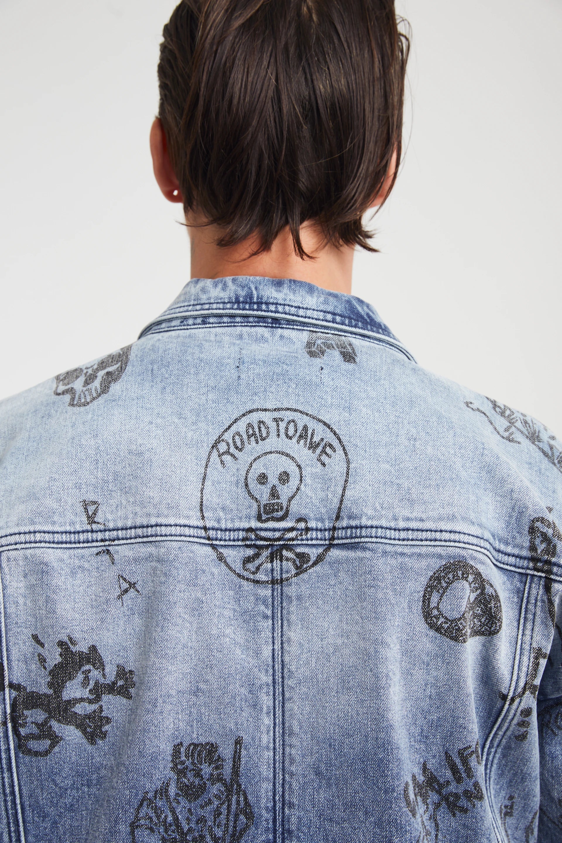 SKOLOCT HAND-DRAWN REWORKED DENIM JACKET SKOLOCT HAND-DRAWN REWORKED DENIM JACKET