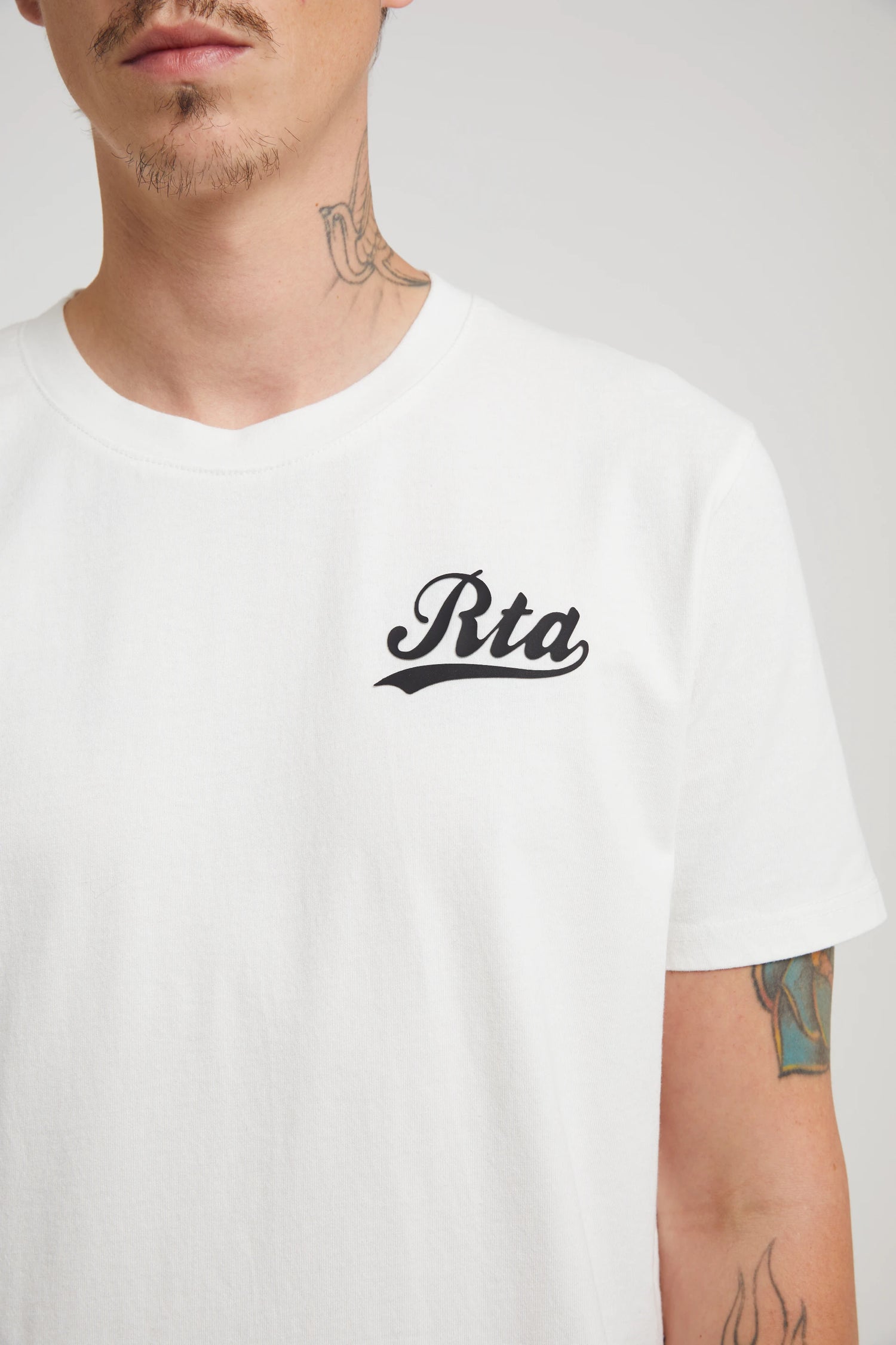 LIAM TEE | WHITE COLLEGIATE SCRIPT