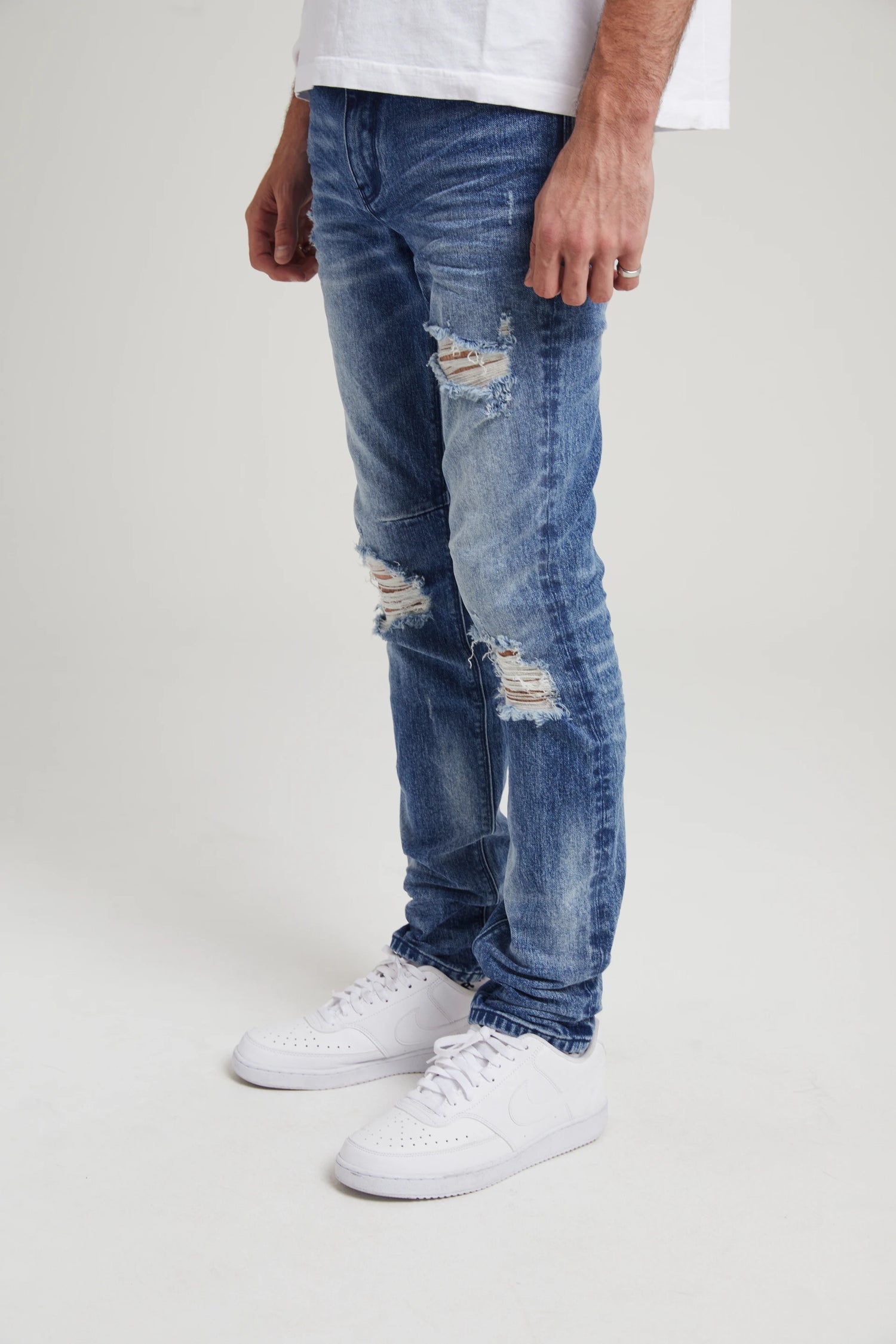 CLAYTON SKINNY JEAN | MEDIUM WASH DISTRESSED