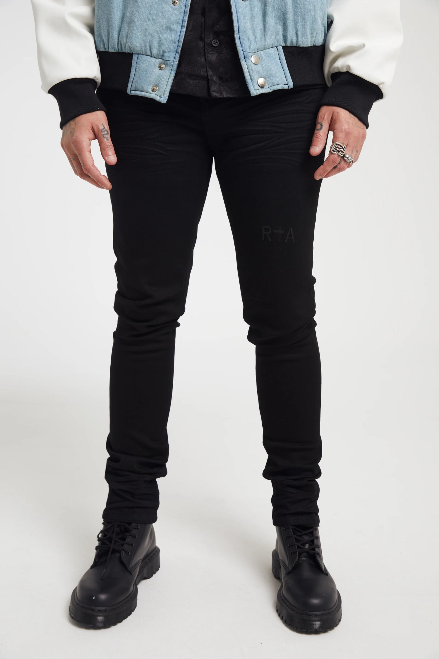 BRYANT SKINNY JEAN | BLACK LOGO