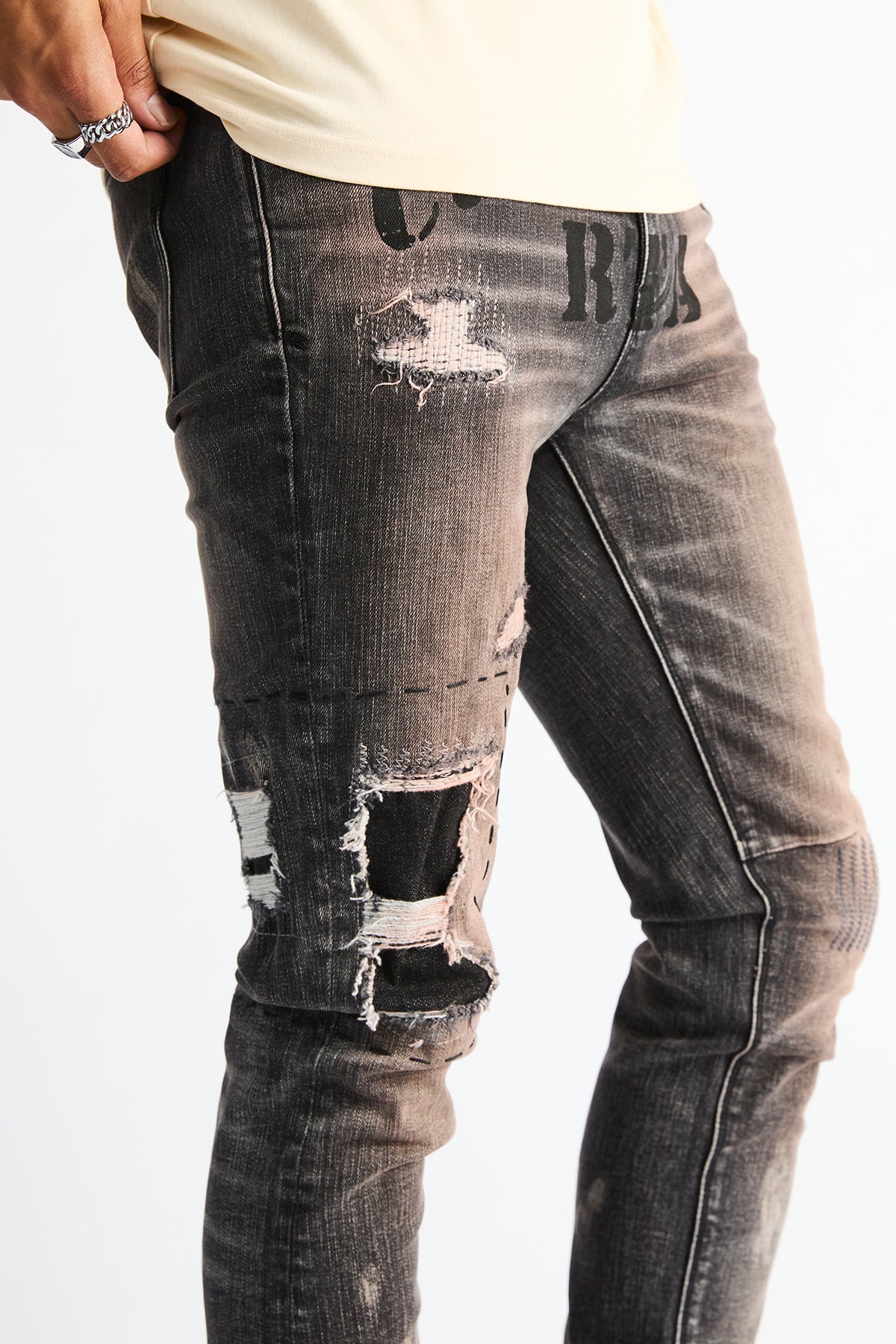 BRYANT SKINNY JEAN | CHARCOAL EMBER CURVA ULTRA