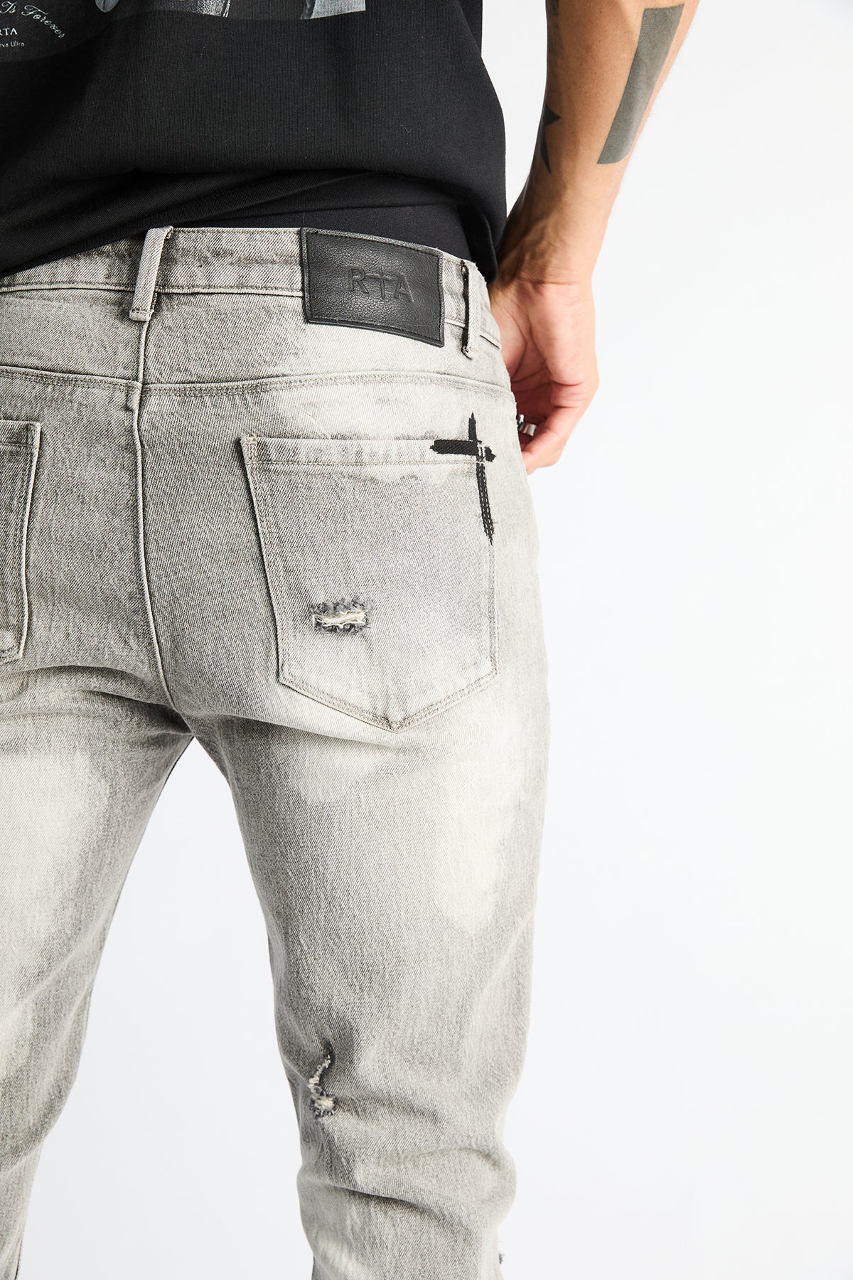 BRYANT SKINNY JEAN | CHARCOAL BLEACHED