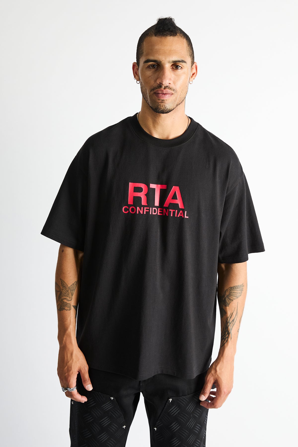 COLIN OVERSIZED SHORT SLEEVE TEE | BLACK CASE FILE