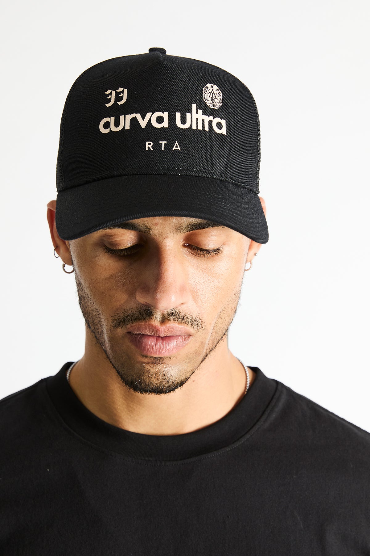 GIDEON TRUCKER HAT | BLACK CURVA ULTRA