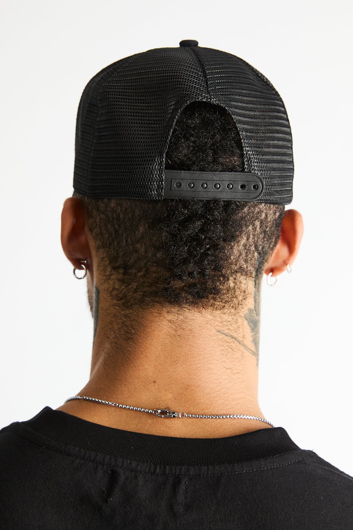 GIDEON TRUCKER HAT | BLACK CURVA ULTRA