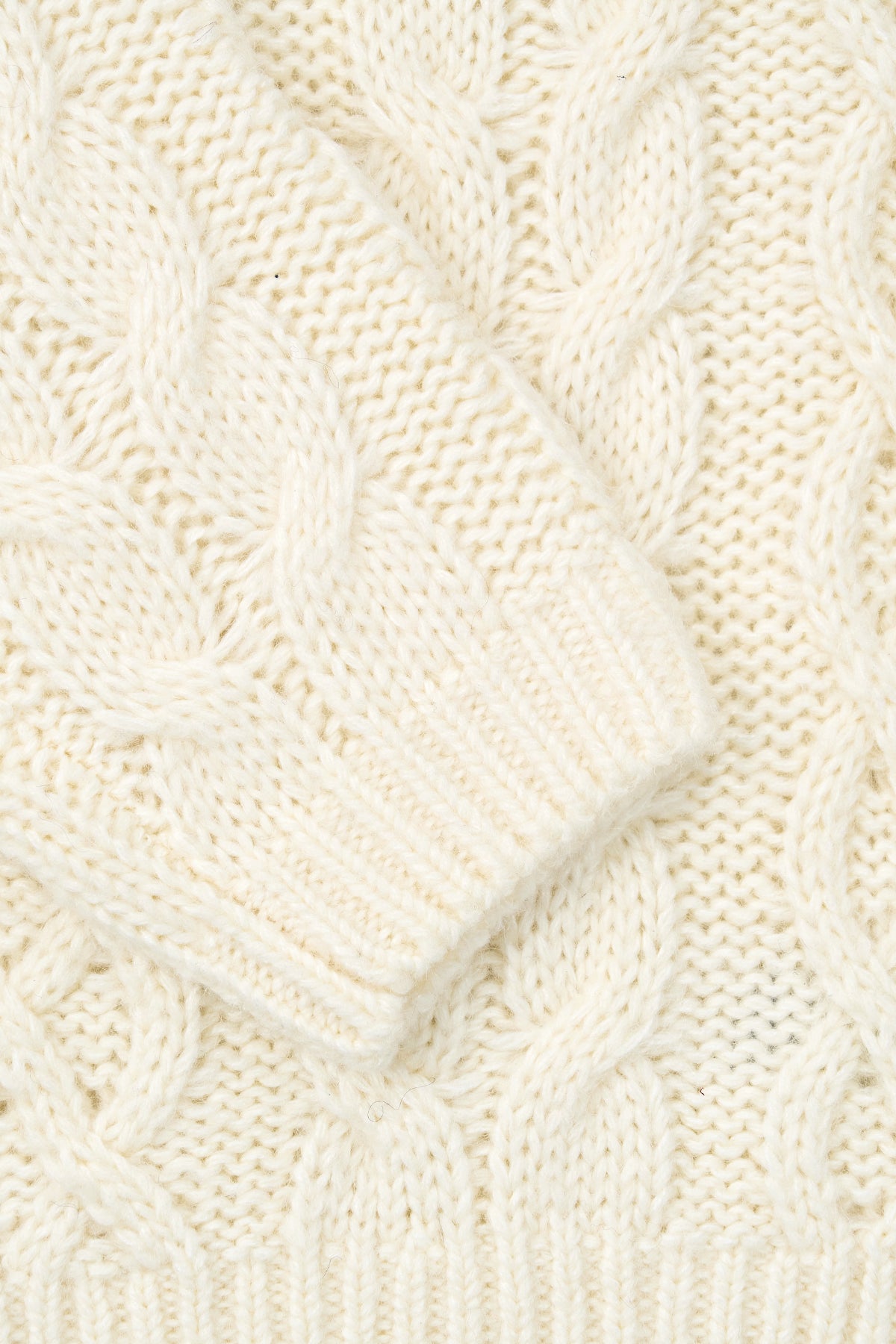 ETHAN | WHITE CABLE KNIT