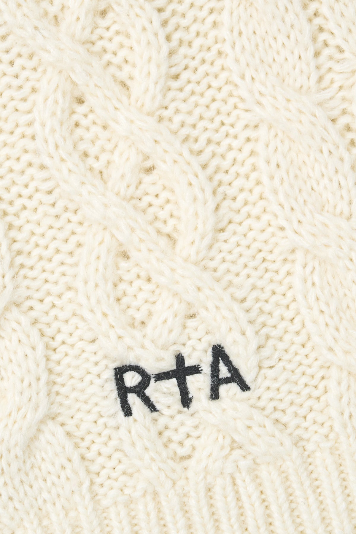 ETHAN | WHITE CABLE KNIT